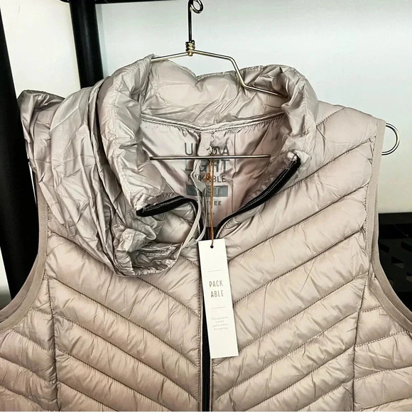 Packable Puffer Vest  Taupe/Mocha Front Zip Closure Side Pockets Quilted - Picture 6 of 8